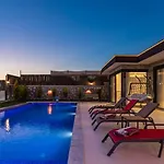 Cavdir 2 Bedroom Secluded With Private Pool Hot Tub *